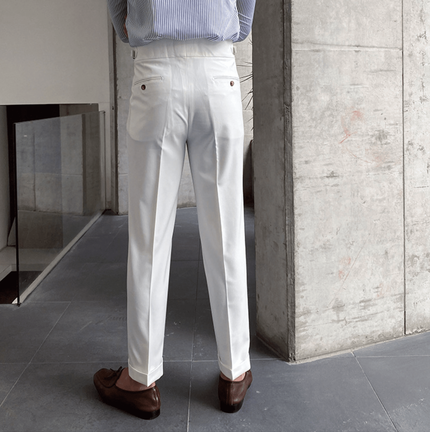 Hoog getailleerde pantalon met plooien